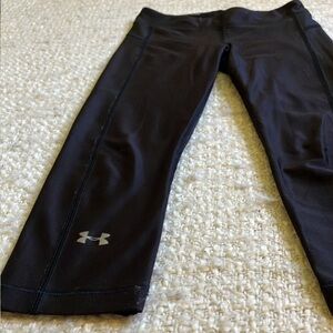 🖤 UNDER ARMOUR WOMENS SIZE XS BLACK HEAT GEAR CAPRI LEGGINGS